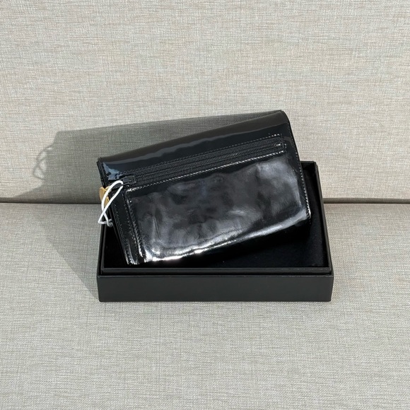 CHANEL Black Patent Leather CC Zip Wallet / Clutch - Picture 3 of 16
